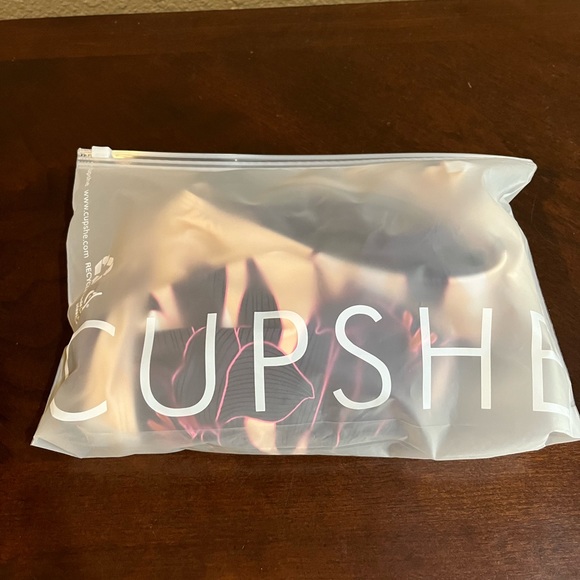 NWT Cupshe Beachy Blooms Plunge Shirring One Piece Swimsuit medium - Picture 4 of 4